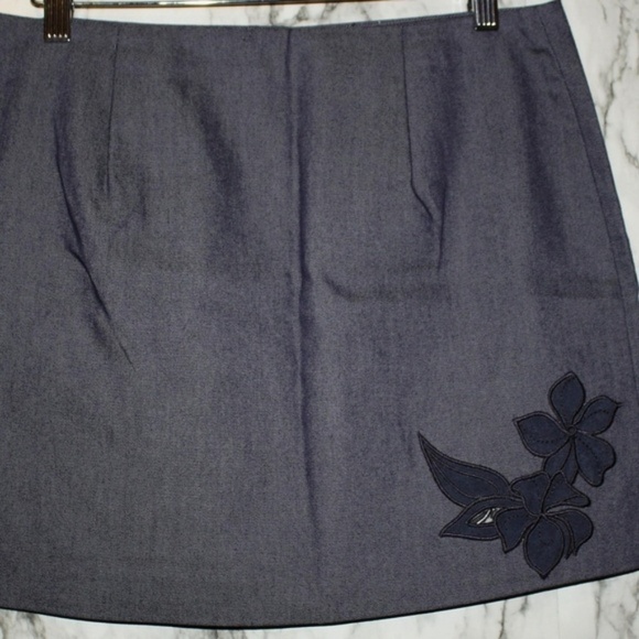 Express Jean Mini Skirt w/ Floral Applique Sz 5/6 - Picture 4 of 4